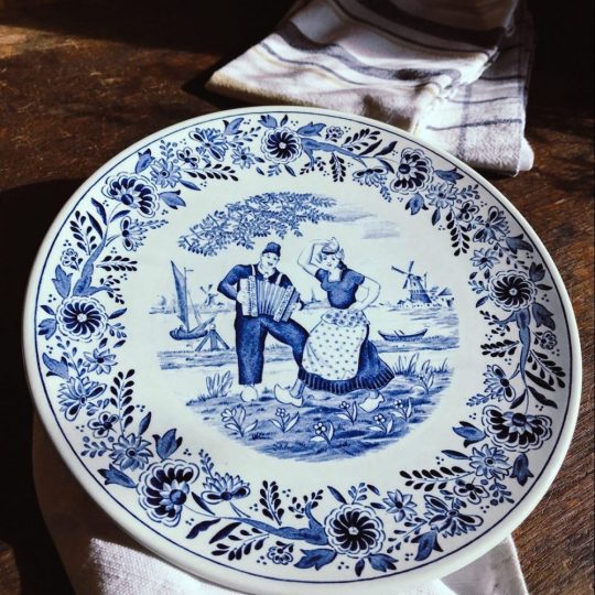 Dutch Couple Delfts Plate - Beautiful Heirloom Home