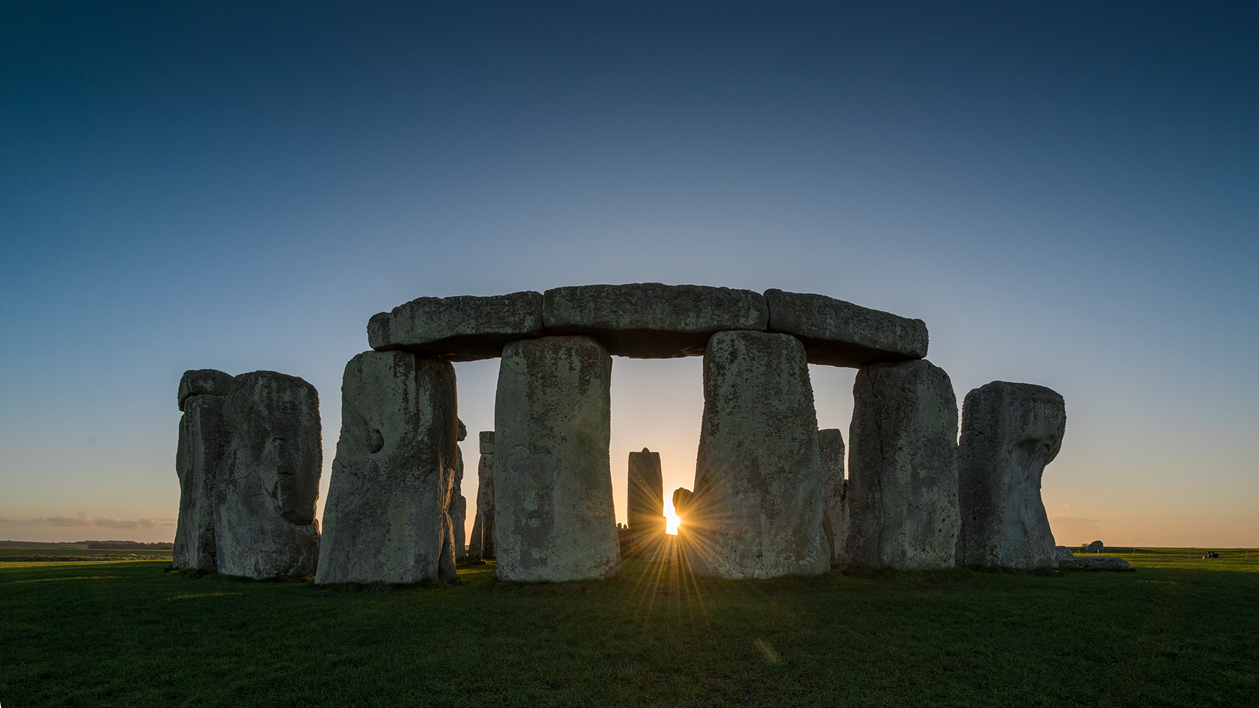 THE STONE CIRCLE EXPERIENCE AT STONEHENGE